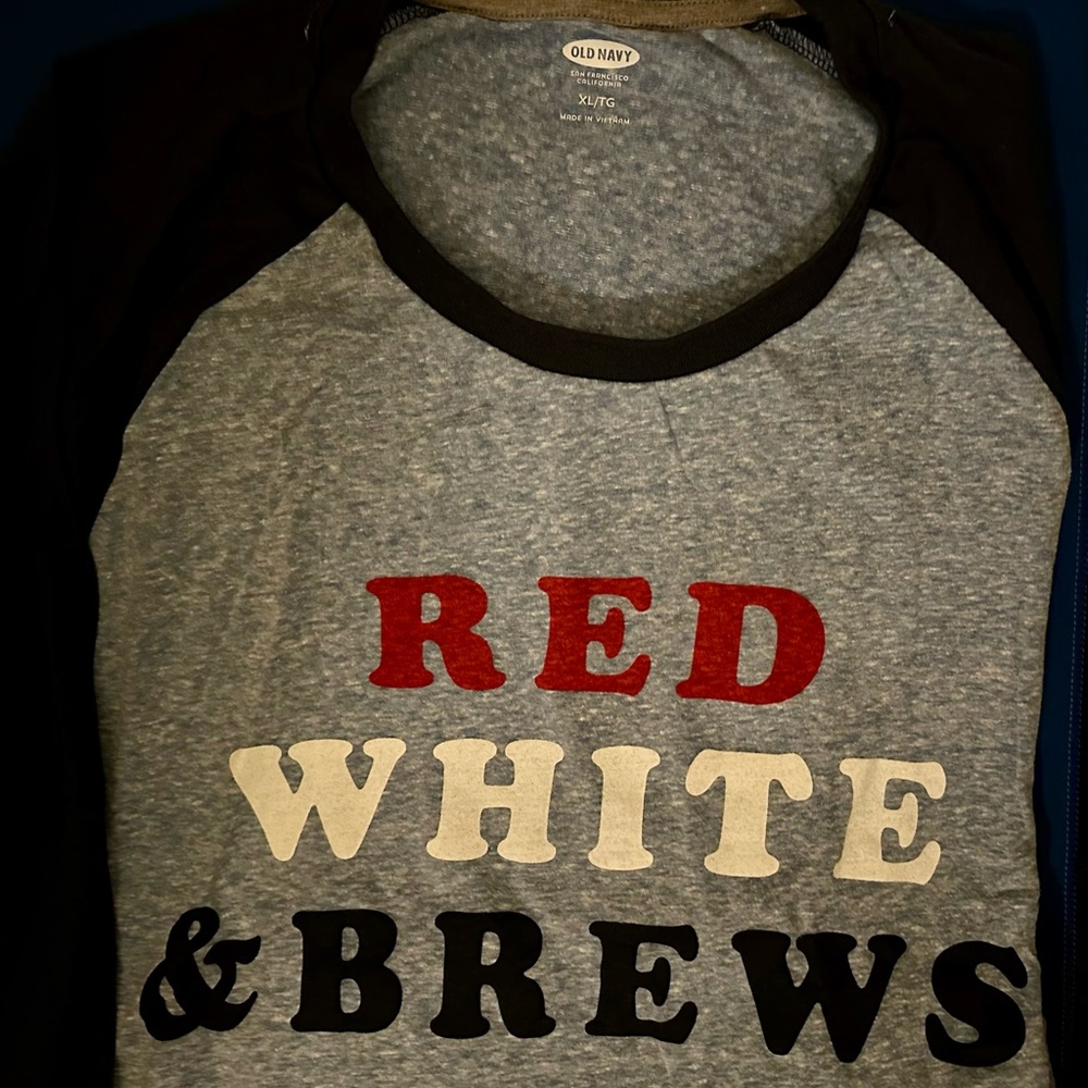 T-shirt XL Red White & Brews 
The sleeves are baseball T style